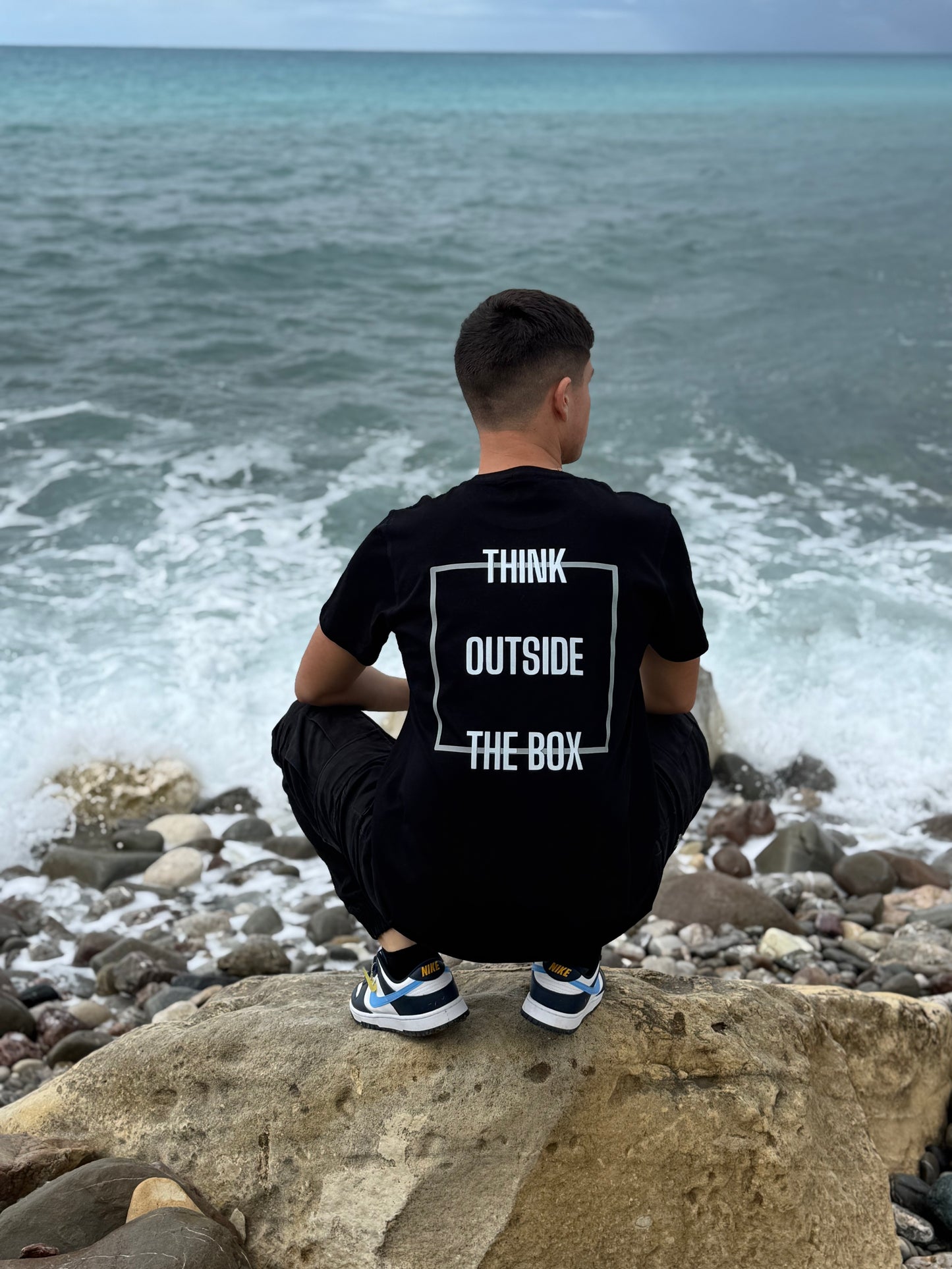 Box black tee