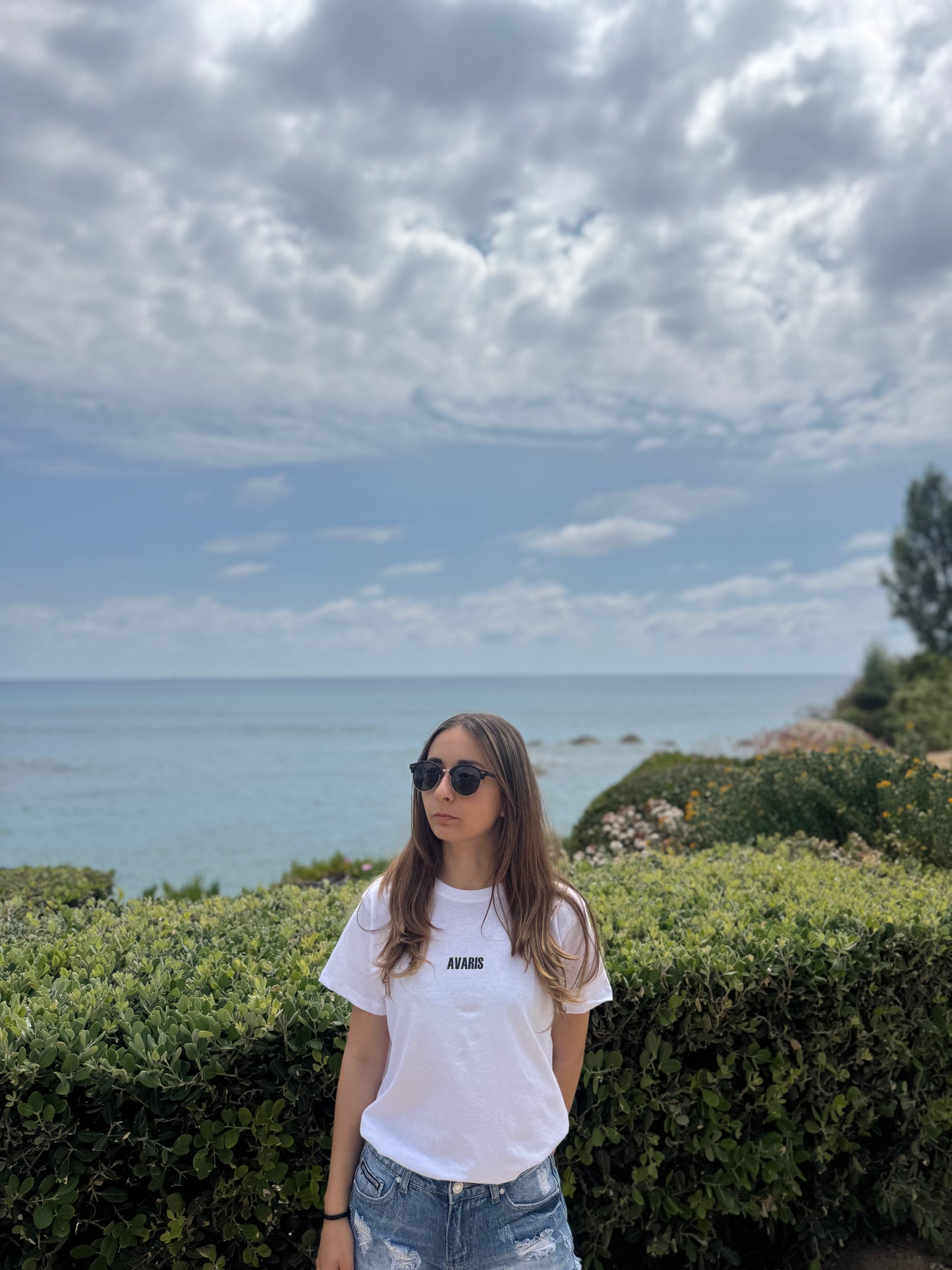 Avaris white tee